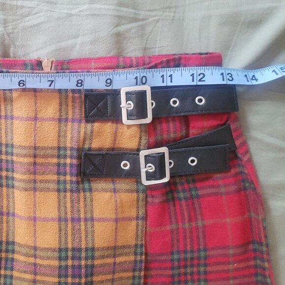 Two tone plaid mini skirt - Picture 4 of 7